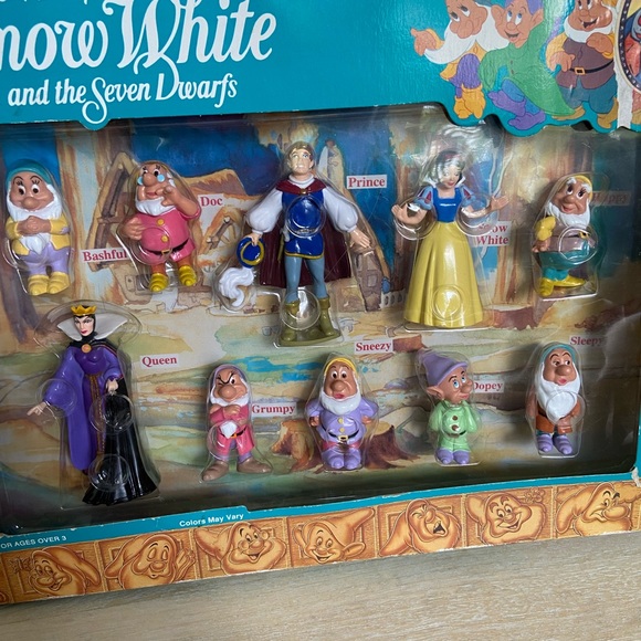 Vintage Snow White Doll & characters. - Picture 4 of 7